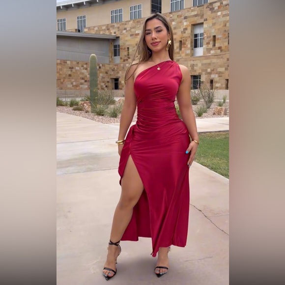 Dresses & Skirts - Elegant Red One-Shoulder Dress